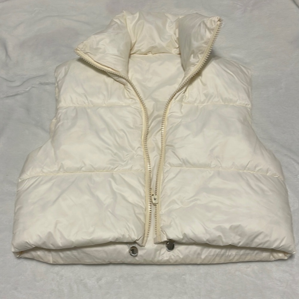 Size small cream, puffer